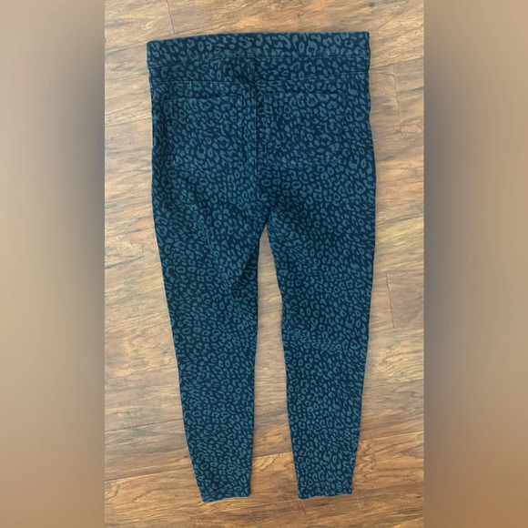SPANX JEAN-ISH LEGGING BLUE DENIM LEOPARD Skinny Fit Pull On Size Medium - Picture 2 of 9